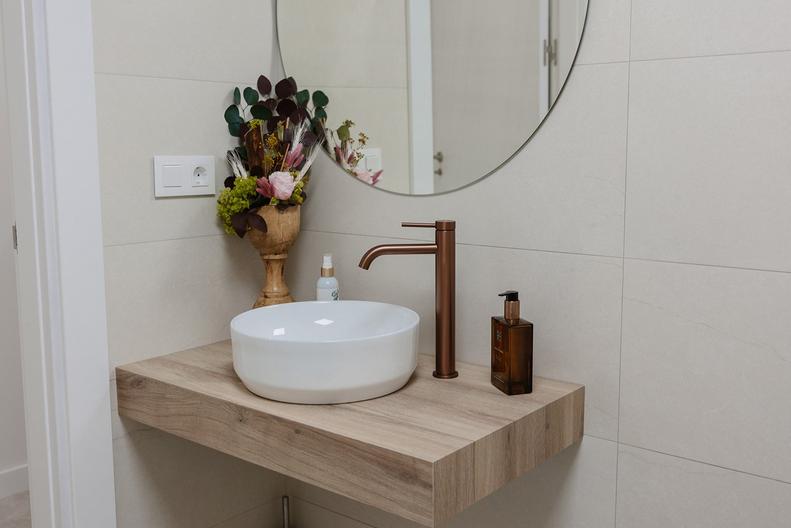 Lavabo Moderno y Detalles